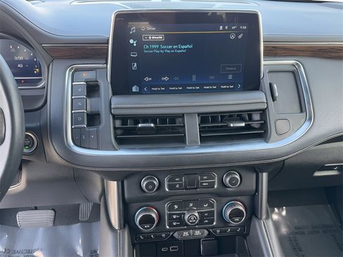 Used 2023 Chevrolet Suburban Premier image 7