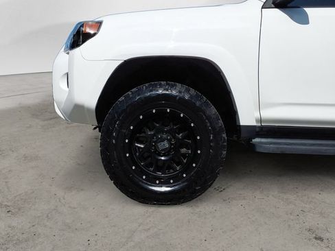 Used 2016 Toyota 4Runner SR5 AWD/4WD image 9