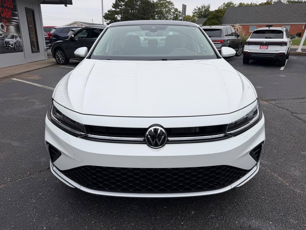 Used 2025 Volkswagen Jetta SEL FWD image 3