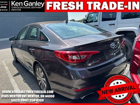 Used 2014 Hyundai Elantra SE w/ Option Group 02 FWD image 9