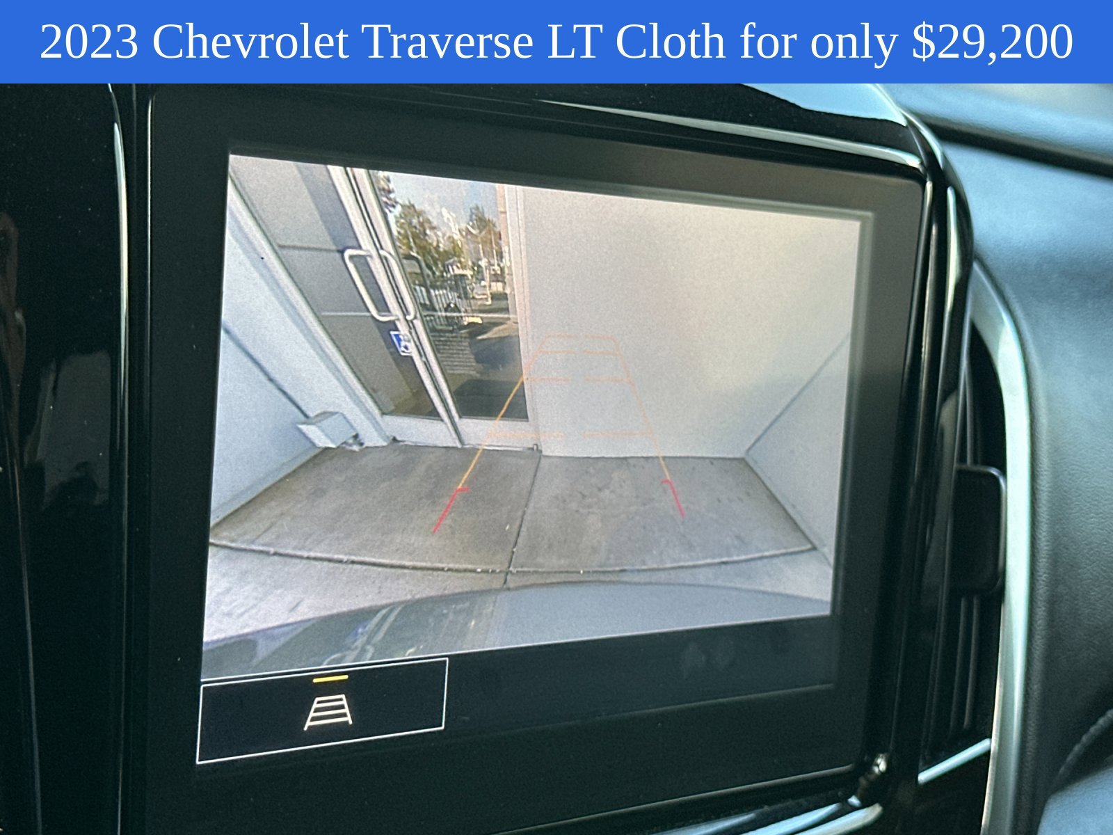 Used 2023 Chevrolet Traverse LT FWD image 21