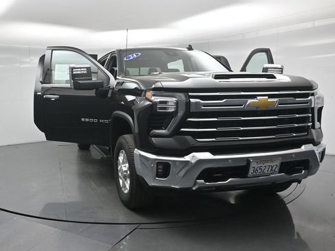 Used 2024 Chevrolet Silverado 2500 LTZ w/ LTZ Convenience Package AWD/4WD image 34