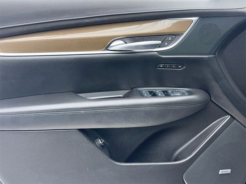 Used 2017 Cadillac XT5 Platinum image 37