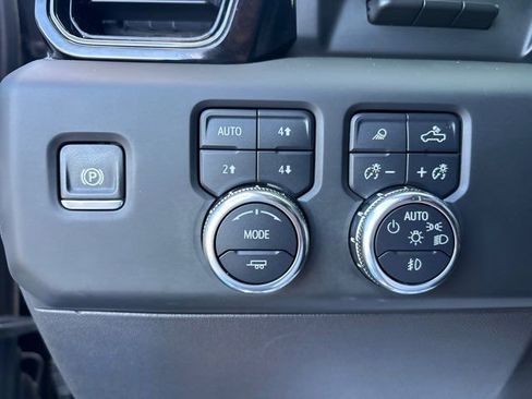 Used 2024 GMC Sierra 1500 AT4 w/ Technology Package AWD/4WD image 46