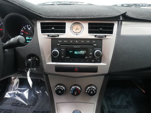 Used 2010 Chrysler Sebring Touring FWD image 16