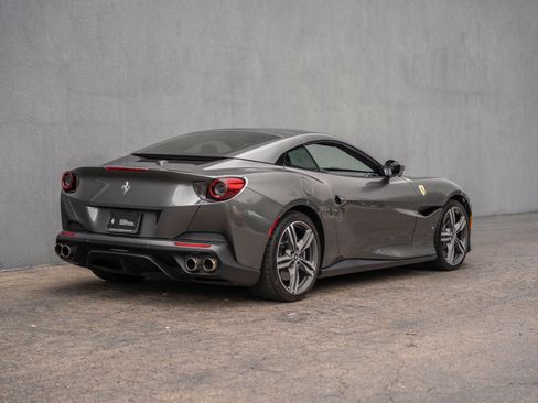 Used 2020 Ferrari Portofino RWD image 9