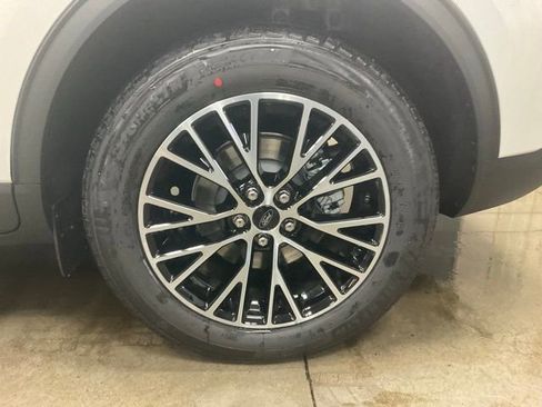 New 2026 Ford Escape SE w/ Class II Trailer Tow Package image 15