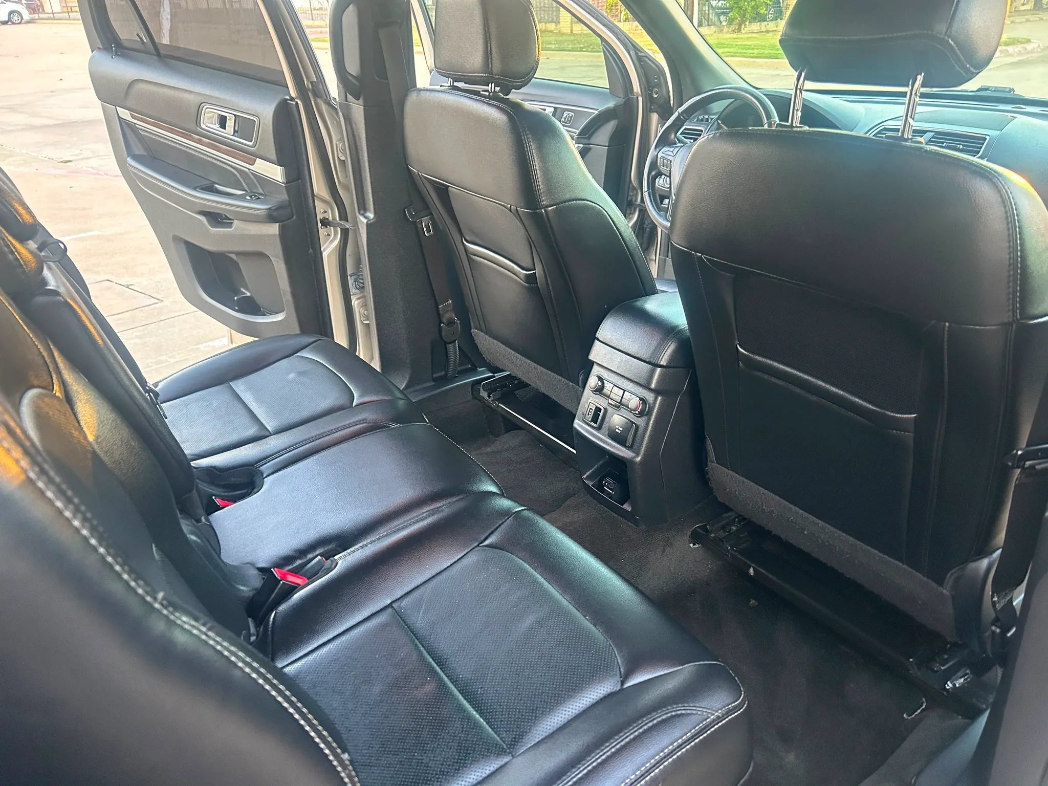 Used 2017 Ford Explorer Limited w/ Equipment Group 301A FWD image 12