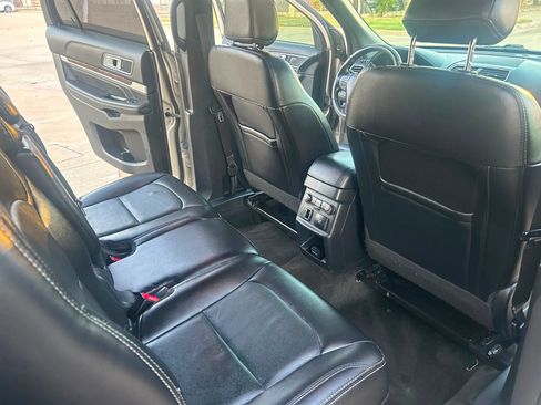 Used 2017 Ford Explorer Limited w/ Equipment Group 301A FWD image 12