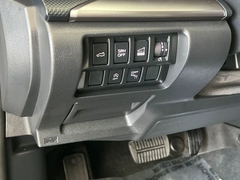 Used 2024 Subaru Forester Premium AWD/4WD image 33