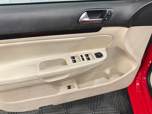 Used 2013 Volkswagen Jetta TDI FWD image 32