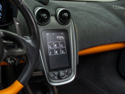 Used 2019 McLaren 570S Spider image 36