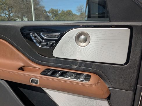 Used 2023 Lincoln Aviator Reserve w/ Equipment Group 201A image 12