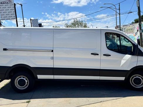 Used 2022 Ford Transit 250 Low Roof RWD image 7