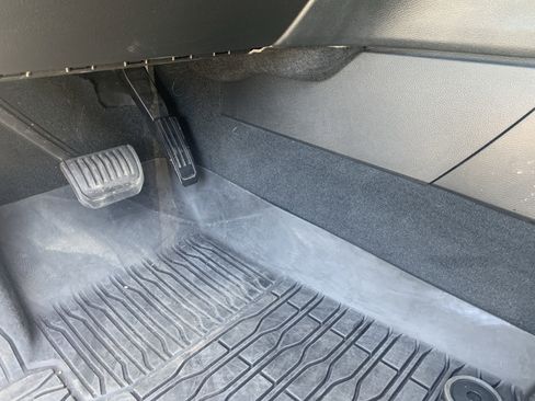 Used 2023 Jeep Grand Cherokee L Overland RWD image 16