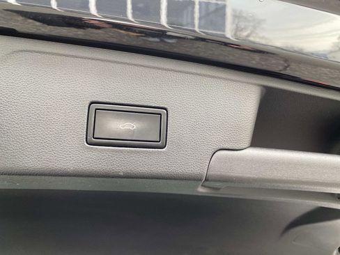 Used 2020 Volkswagen Atlas Cross Sport SEL image 8