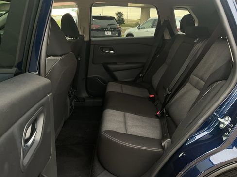 Used 2025 Nissan Rogue SV FWD image 12