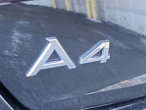 Used 2022 Audi A4 2.0T Premium image 15