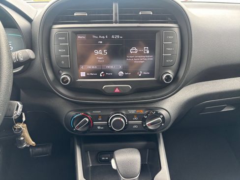 Used 2025 Kia Soul LX w/ LX Technology Package FWD image 17