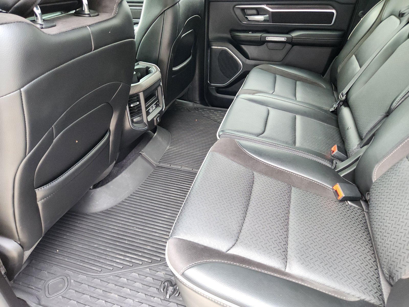 Used 2025 RAM 1500 Laramie w/ Laramie Southwest Edition AWD/4WD image 33