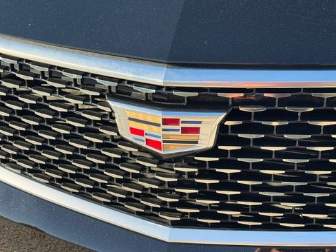 Certified 2025 Cadillac XT6 Premium Luxury image 9
