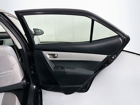 Used 2017 Toyota Corolla LE w/ Carpet Mat Package (TMS) FWD image 27