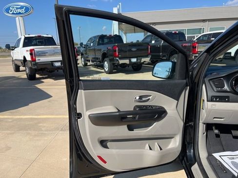 Used 2020 Kia Sedona EX image 11