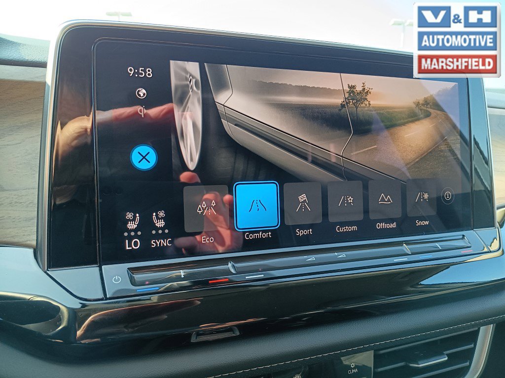 Used 2025 Volkswagen Atlas SE AWD/4WD image 17