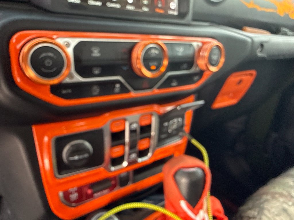 Used 2023 Jeep Gladiator Mojave AWD/4WD image 12