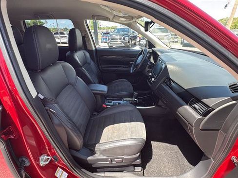 Used 2020 Mitsubishi Outlander LE image 14