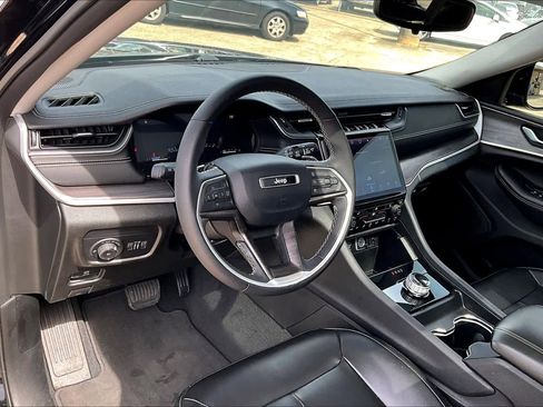 Used 2023 Jeep Grand Cherokee Limited image 18