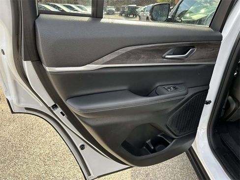 Certified 2023 Jeep Grand Cherokee Limited w/ Black Appearance Package image 18