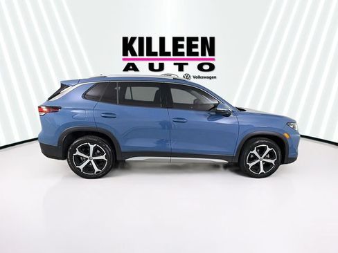 Used 2025 Volkswagen Tiguan SE FWD image 8