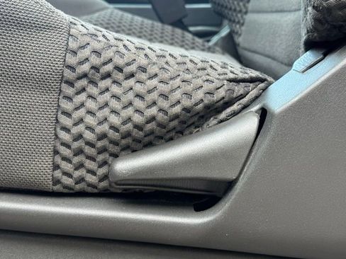 Used 2009 Nissan Frontier SE w/ SE Value Truck Pkg image 5