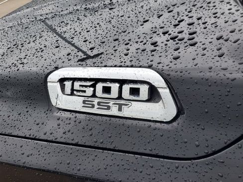 Used 2025 RAM 1500 Laramie AWD/4WD image 9