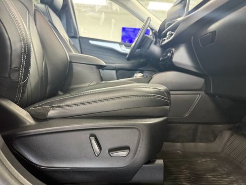 Used 2025 Ford Escape Platinum w/ Premium Technology Package image 30