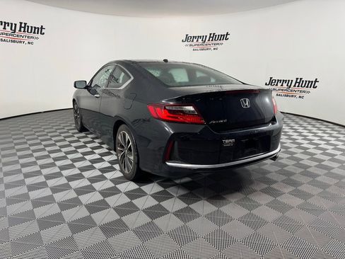 Used 2017 Honda Accord EX image 9
