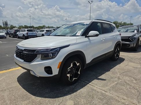 Certified 2025 Kia Seltos EX w/ EX Sunroof Package FWD image 6