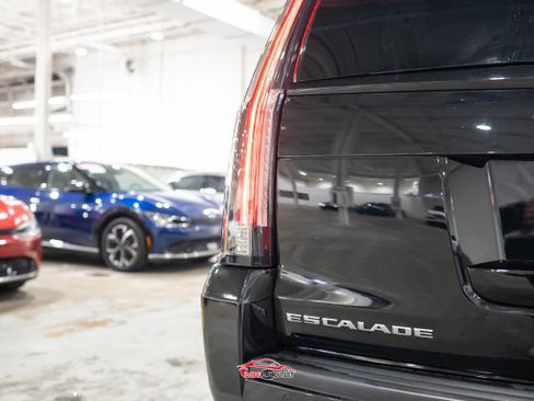 Used 2020 Cadillac Escalade ESV Premium Luxury w/ Escalade Sport Edition image 45
