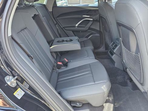 Used 2025 Audi Q5 Premium w/ Convenience Package image 6