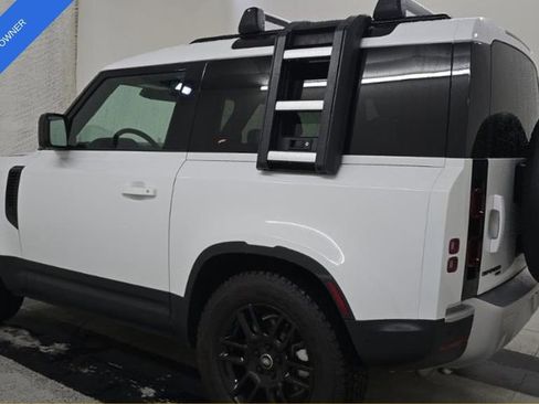 Used 2023 Land Rover Defender 90 SE image 3
