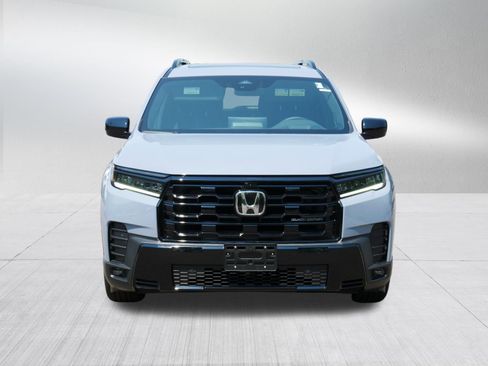 Certified 2026 Honda Pilot Black Edition image 2