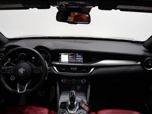 Used 2024 Alfa Romeo Stelvio Veloce image 12