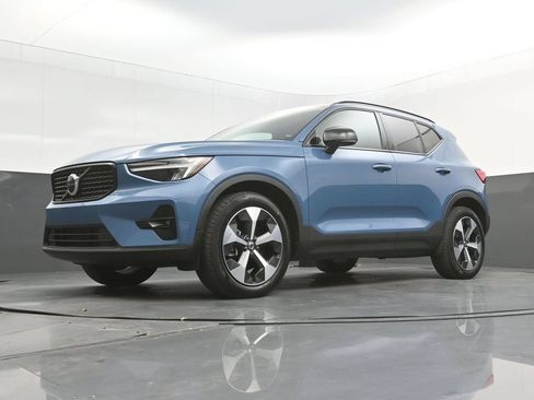 Certified 2023 Volvo XC40 B5 Plus w/ Climate Package AWD/4WD image 30