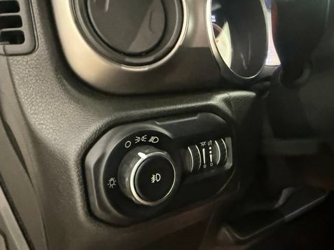 Used 2020 Jeep Wrangler Unlimited Sport AWD/4WD image 36
