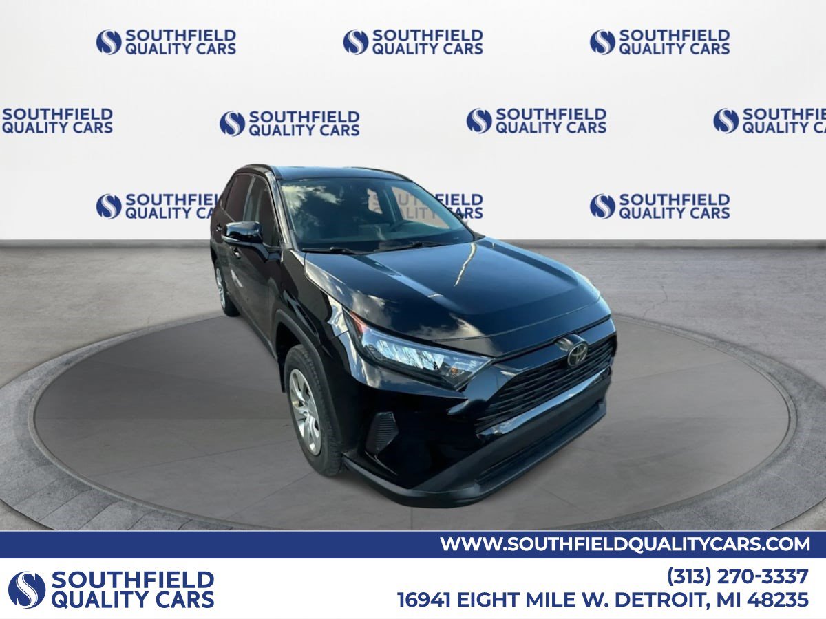 Used 2021 Toyota RAV4 LE AWD/4WD image 1