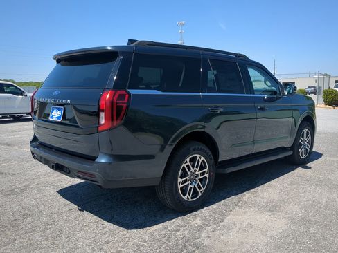 New 2026 Ford Expedition Active RWD image 3