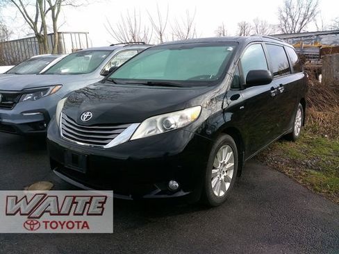 Used 2022 Toyota Sienna Platinum image 4