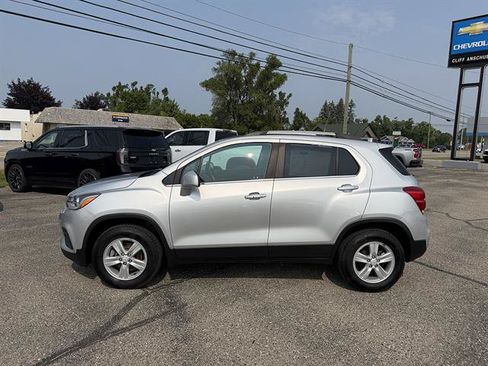 Used 2019 Chevrolet Trax LT w/ LT Convenience Package AWD/4WD image 3