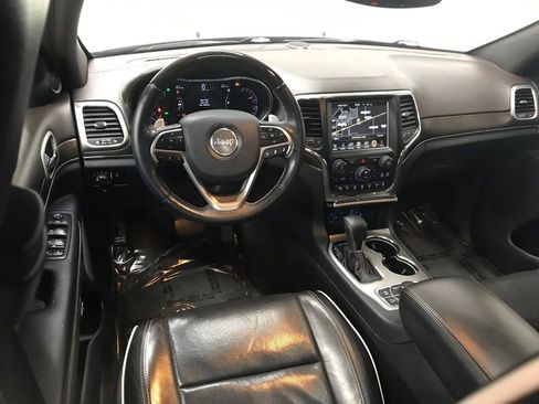Used 2017 Jeep Grand Cherokee Overland w/ Jeep Active Safety Group image 31
